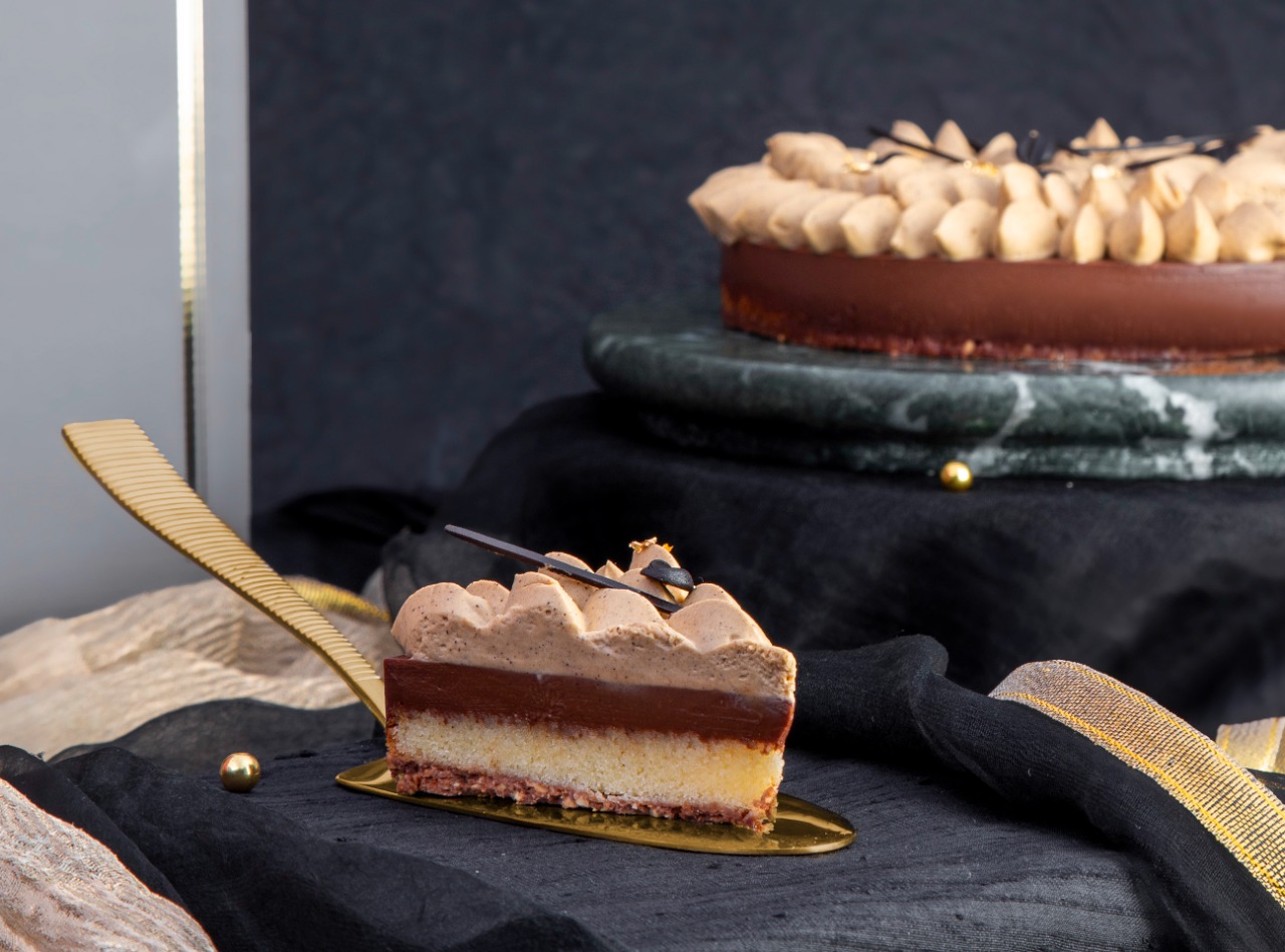 Lamara Patisserie / Premium Luxury Celebration Cakes / Online Delivery