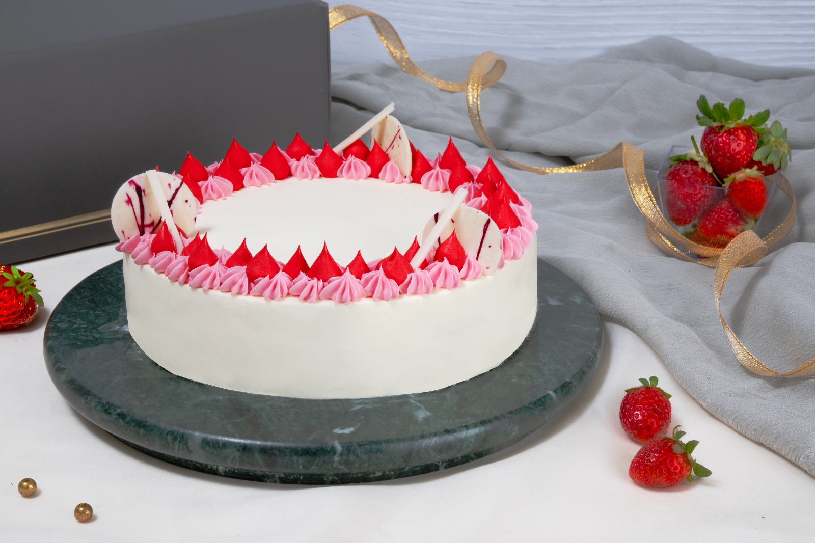 Lamara Patisserie / Premium Luxury Celebration Cakes / Online Delivery